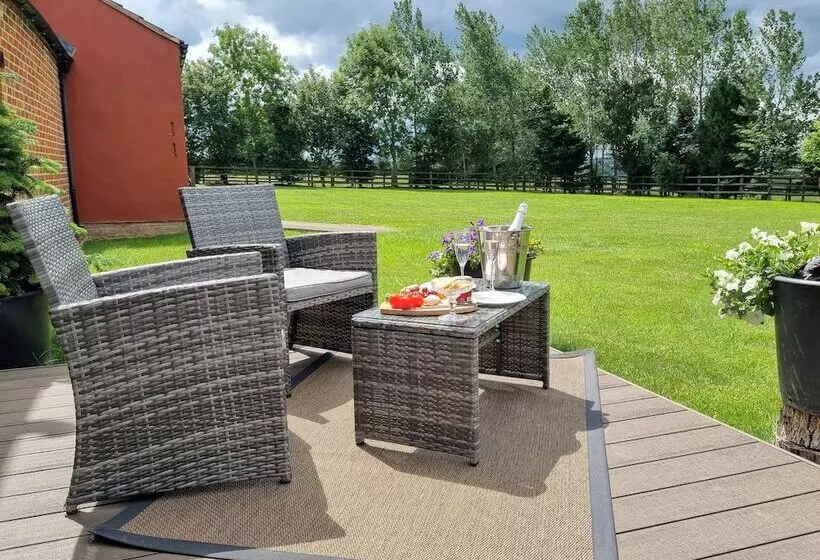 Paddock Cottage   Thorpe Arnold, Melton Mowbray