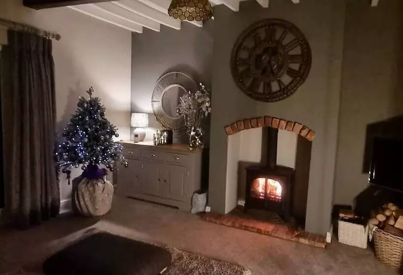 Paddock Cottage   Thorpe Arnold, Melton Mowbray