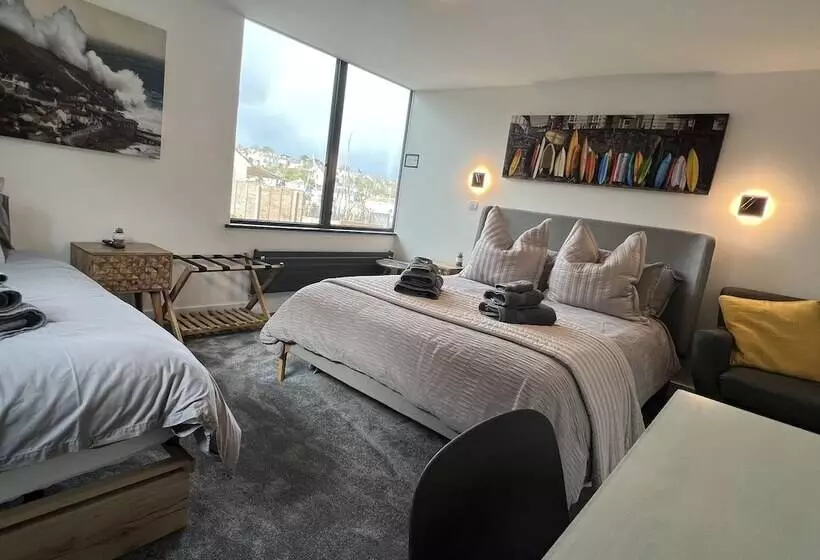 پانسیون Uno   St Ives