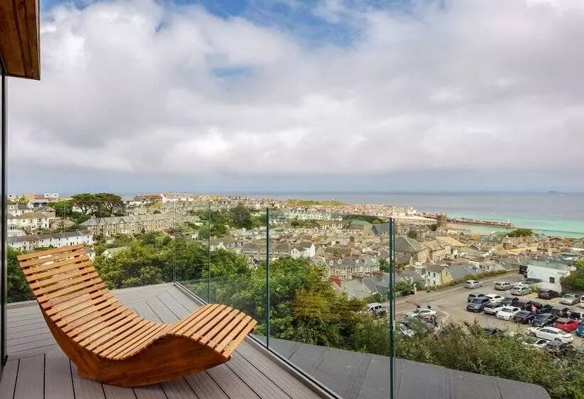 پانسیون Uno   St Ives