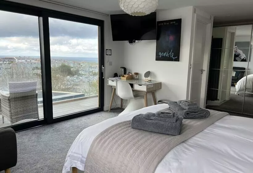 پانسیون Uno   St Ives