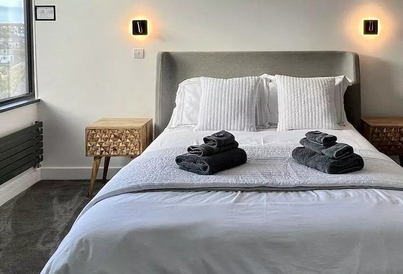 پانسیون Uno   St Ives