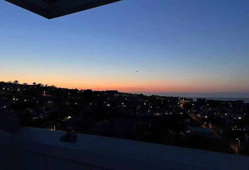 پانسیون Uno   St Ives