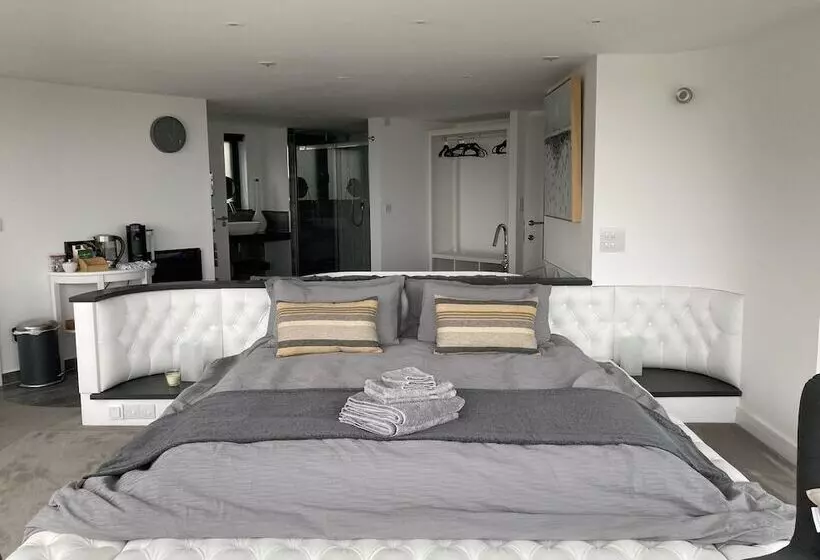 پانسیون Uno   St Ives