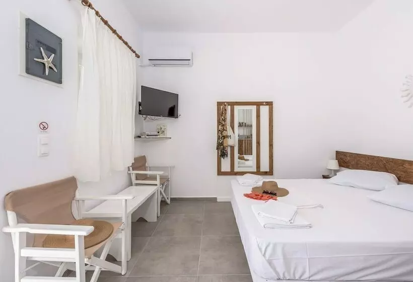 Plakes Sea View Suites