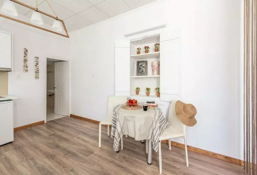 Plakes Sea View Suites