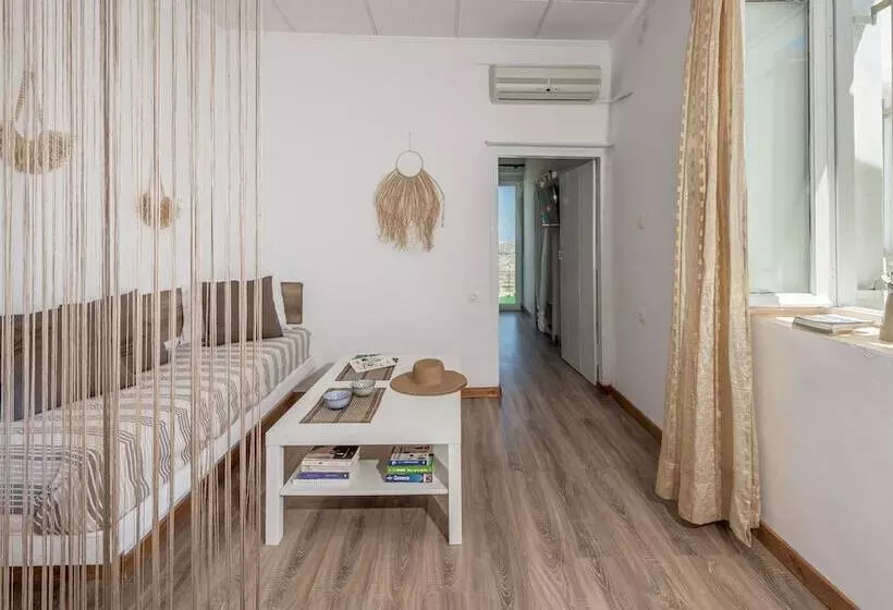 Plakes Sea View Suites