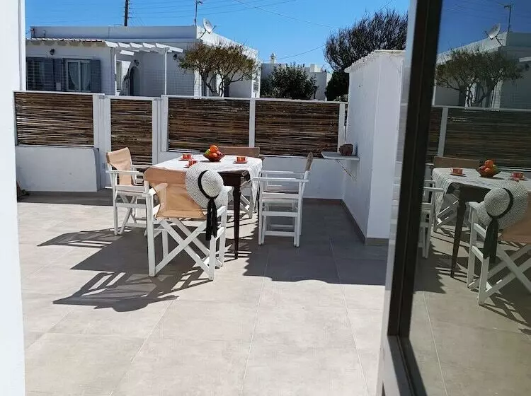 Plakes Sea View Suites