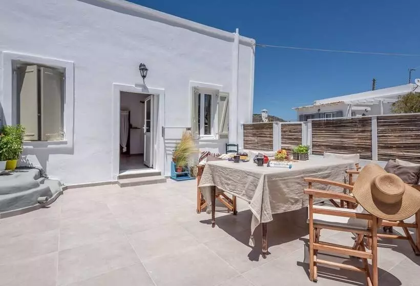 Plakes Sea View Suites