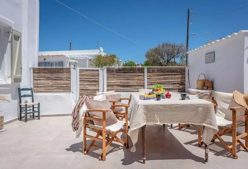 Plakes Sea View Suites