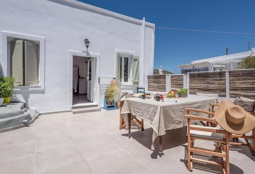 Plakes Sea View Suites