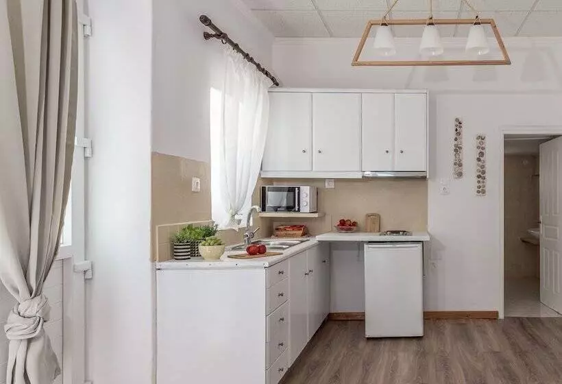 Plakes Sea View Suites