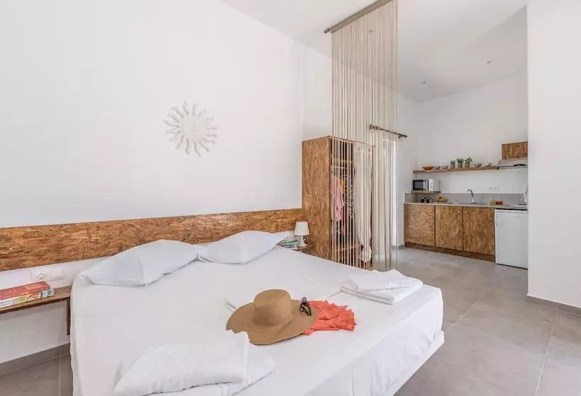 Plakes Sea View Suites