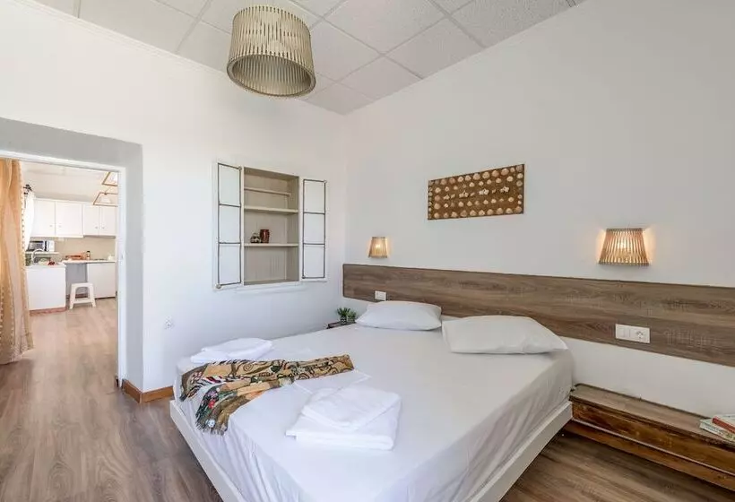 Plakes Sea View Suites
