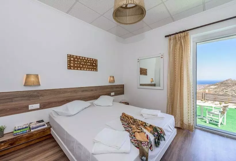 Plakes Sea View Suites