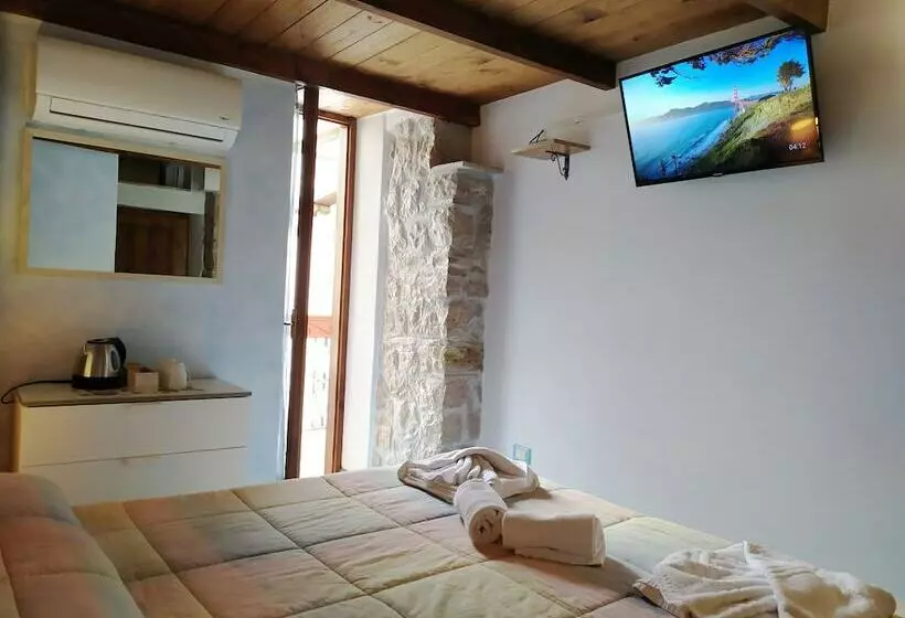 ベッドアンドブレックファースト Double Room With Private Bathroom And Breakfast On Request