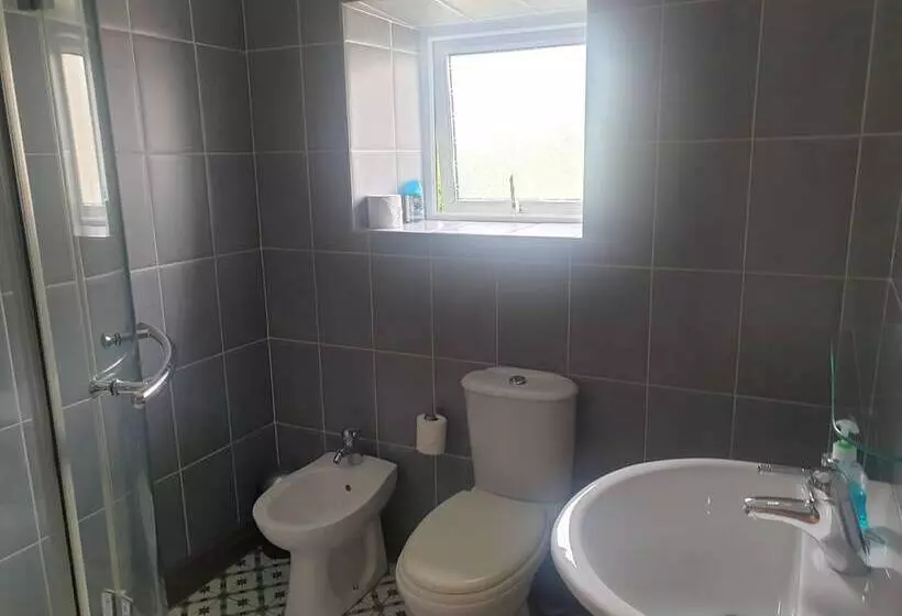 Beautiful 2 Bed Cottage In Hurst Green