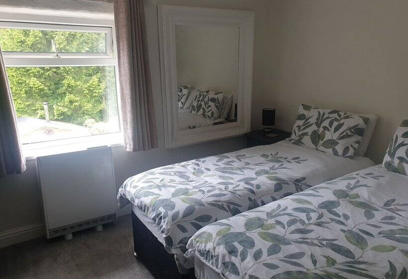 Beautiful 2 Bed Cottage In Hurst Green