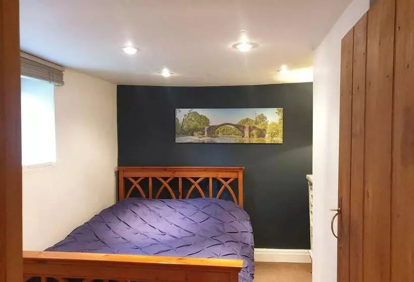 Beautiful 2 Bed Cottage In Hurst Green