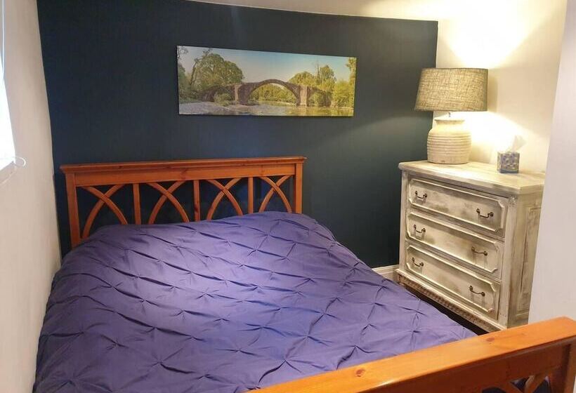 Beautiful 2 Bed Cottage In Hurst Green