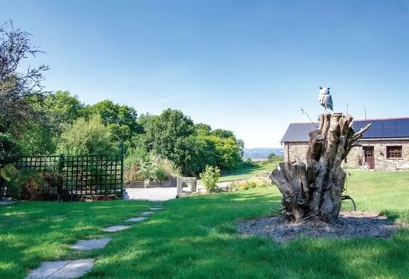 Merlins Cabin   2 Bed   Blaen Cedi Farm