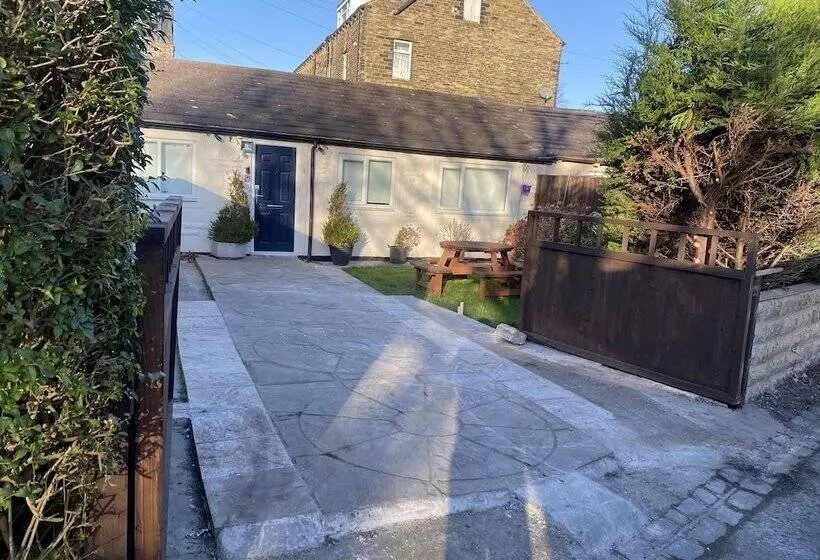 Residenssi Inviting 1 Bed House In Bradford