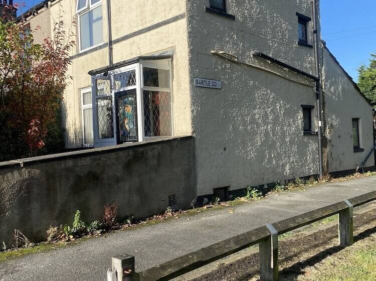 레지던스 Inviting 1 Bed House In Bradford