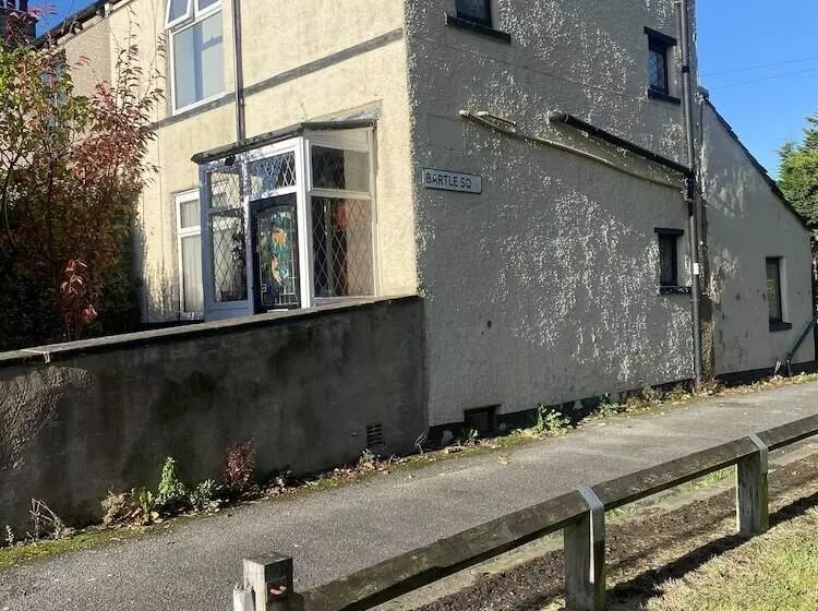 Residenssi Inviting 1 Bed House In Bradford