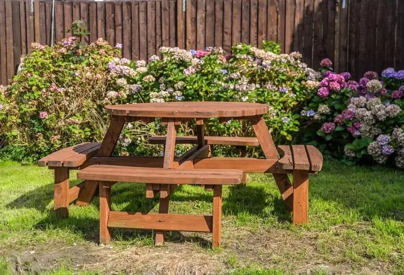 Residenssi Inviting 1 Bed House In Bradford