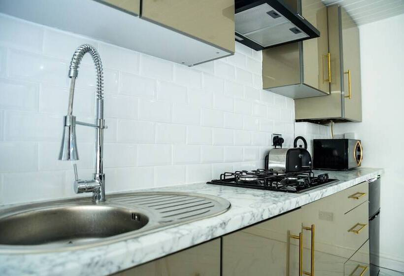 레지던스 Inviting 1 Bed House In Bradford