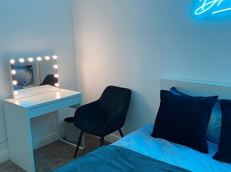 레지던스 Inviting 1 Bed House In Bradford