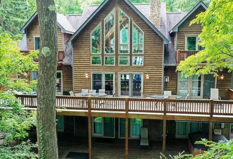 Ritz On The Lake