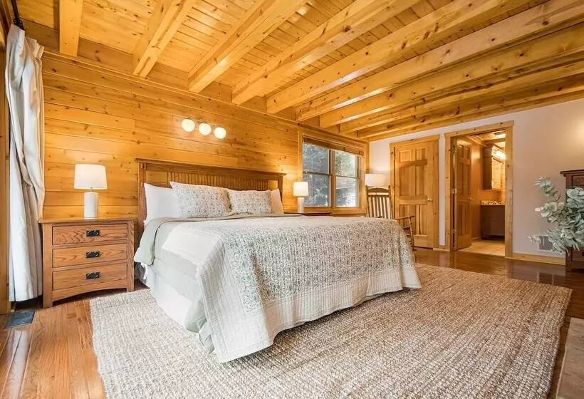 Grand Chestnut Lodge