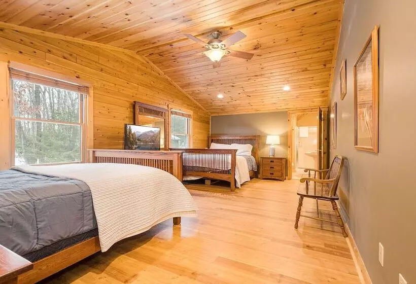 Grand Chestnut Lodge