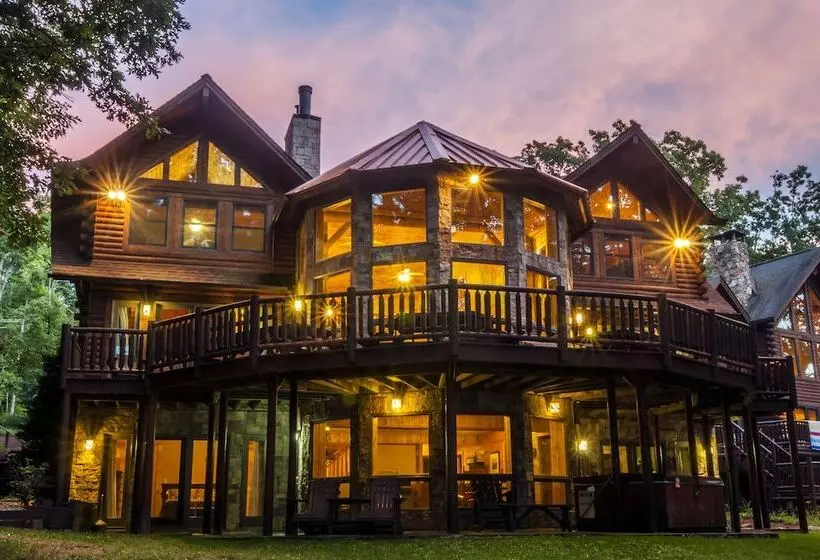 Grand Chestnut Lodge