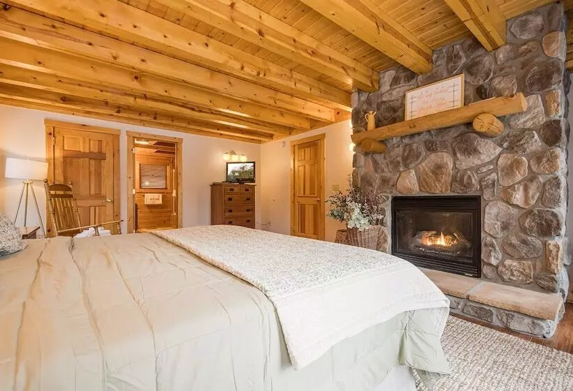 Grand Chestnut Lodge