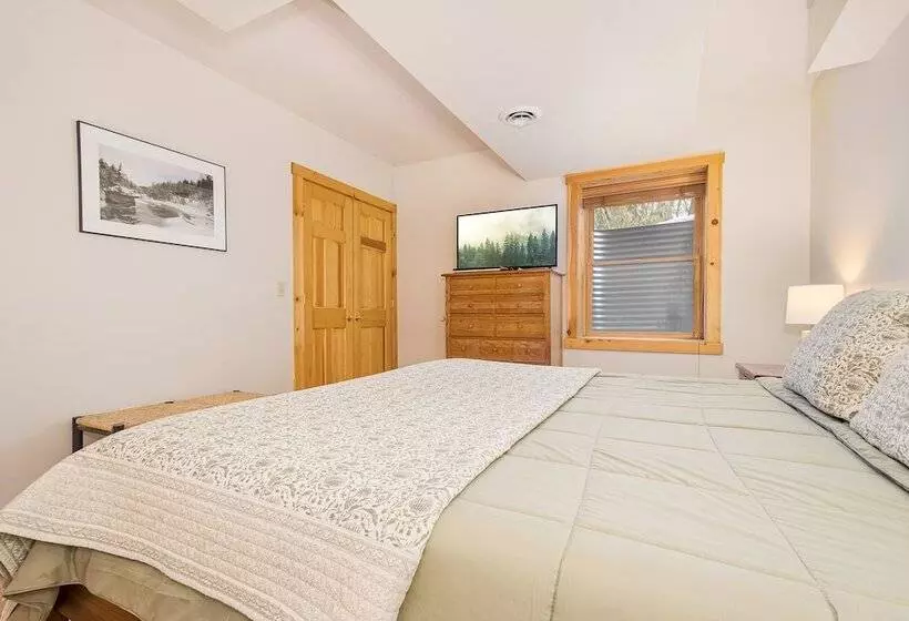 Grand Chestnut Lodge