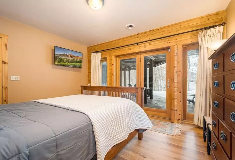 Grand Chestnut Lodge