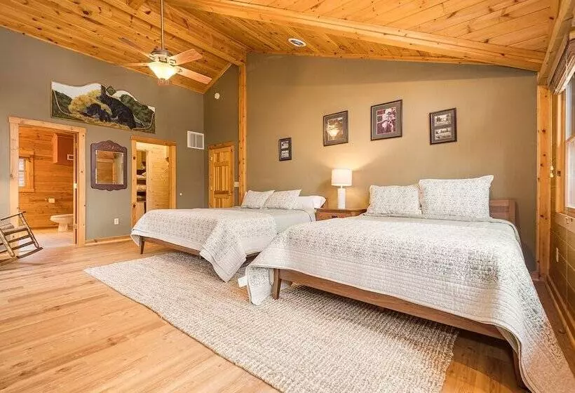 Grand Chestnut Lodge