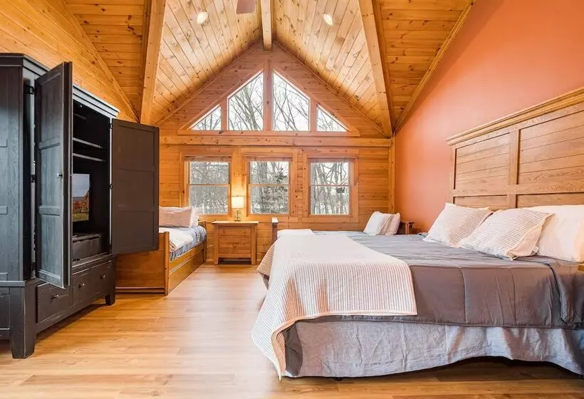 Grand Chestnut Lodge