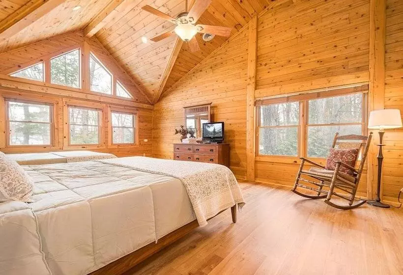 Grand Chestnut Lodge