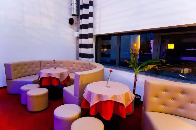 Отель Malinowski Business