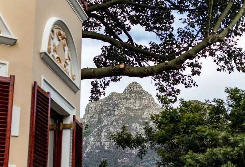 ペンション Carmichael House Boutique