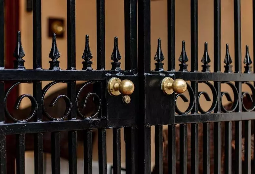 ペンション Carmichael House Boutique