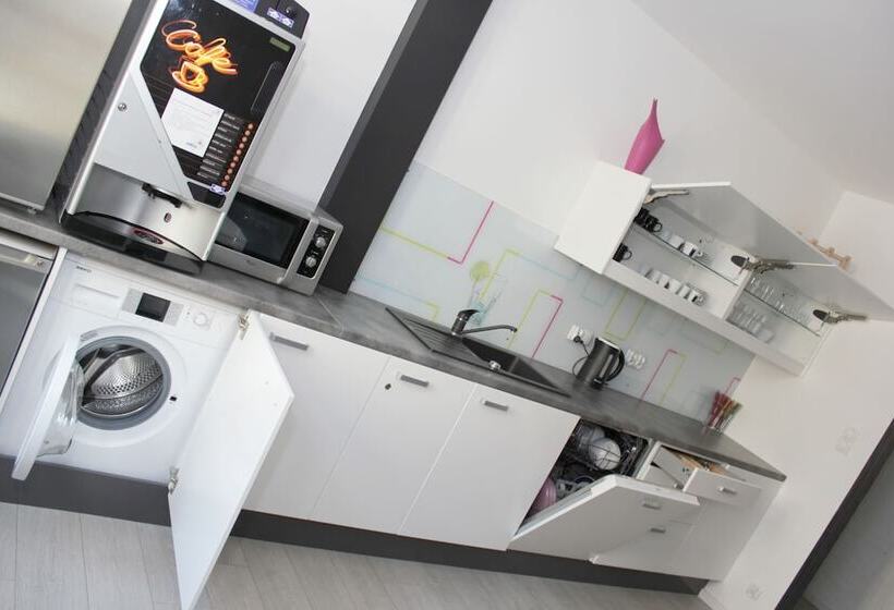 Soda Hostel & Apartments