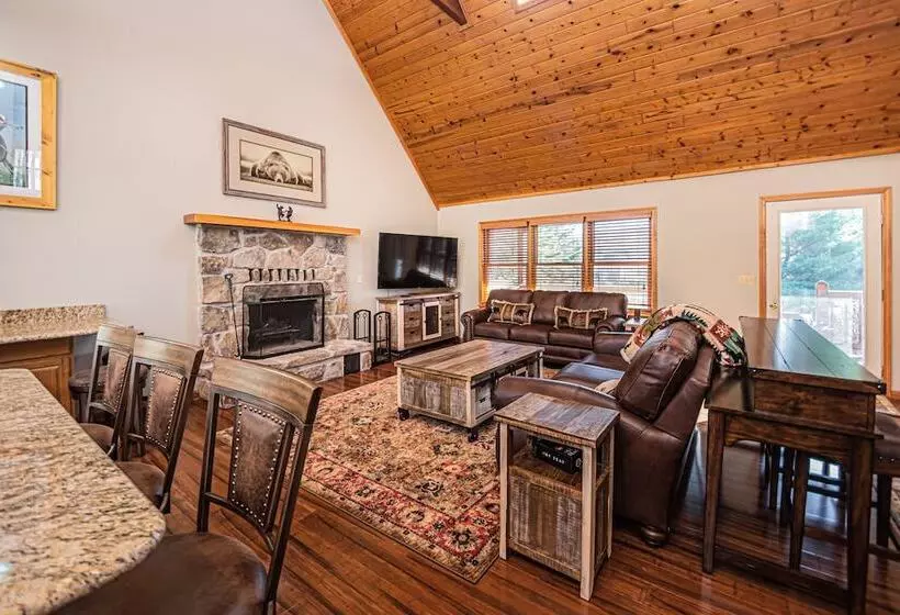 Dancing Bear Lodge