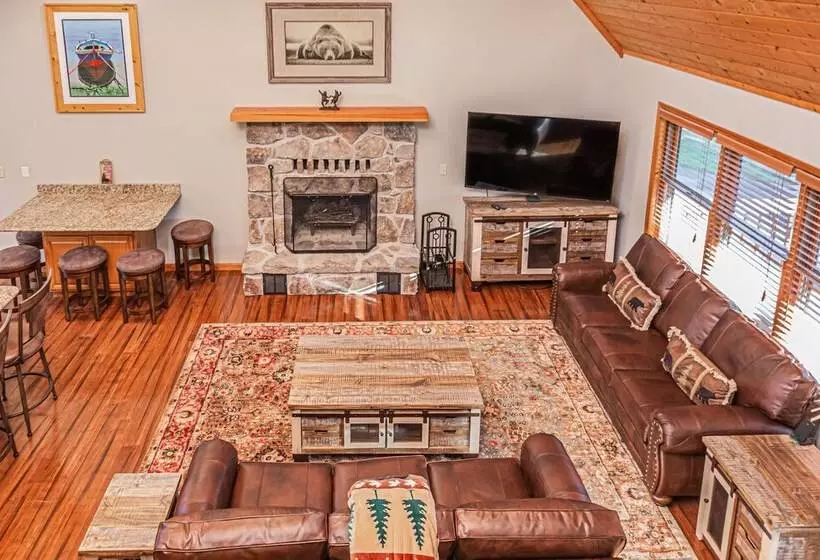 Dancing Bear Lodge
