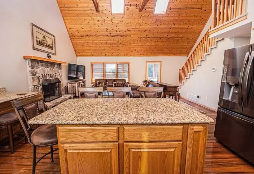 Dancing Bear Lodge