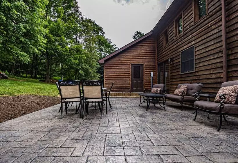 Dancing Bear Lodge