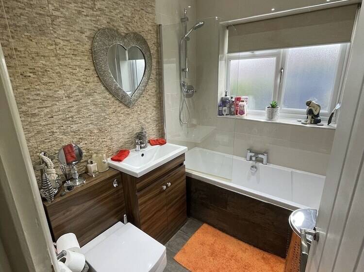 Beautiful 2 Bed Bungalow In Canvey Island